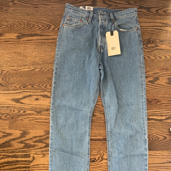 Women’s Levi’s 501 Jeans! 29x32! - Picture 2 of 3